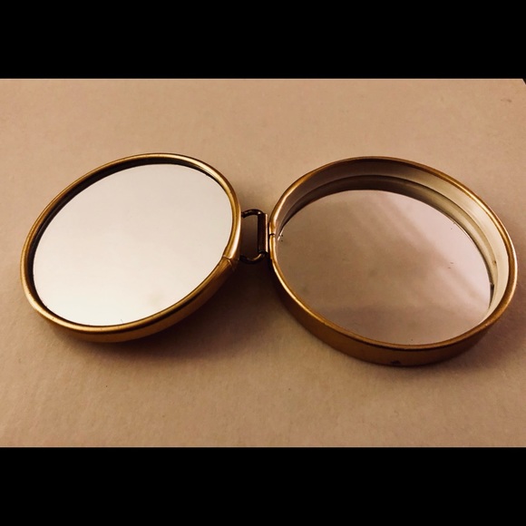 A gold pocket mirror. - Picture 4 of 4